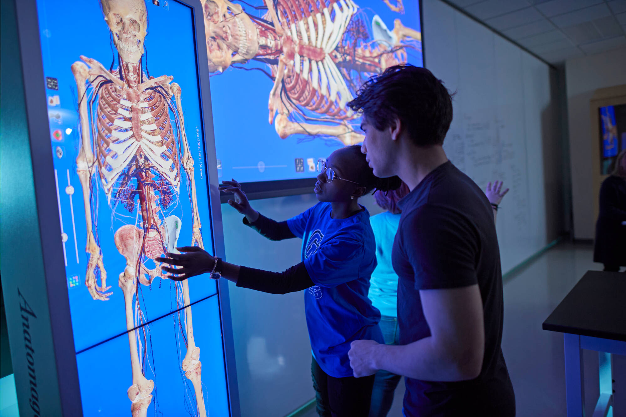 students working on a tech anatomy table